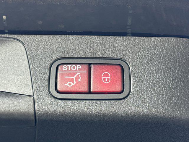 new 2025 Mercedes-Benz GLB 250 car, priced at $47,145