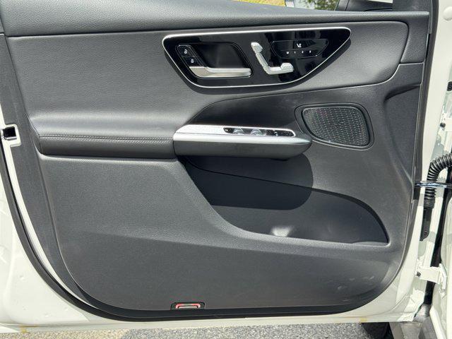 new 2025 Mercedes-Benz GLC 300 car