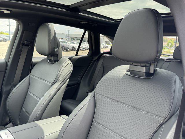 new 2025 Mercedes-Benz GLC 300 car