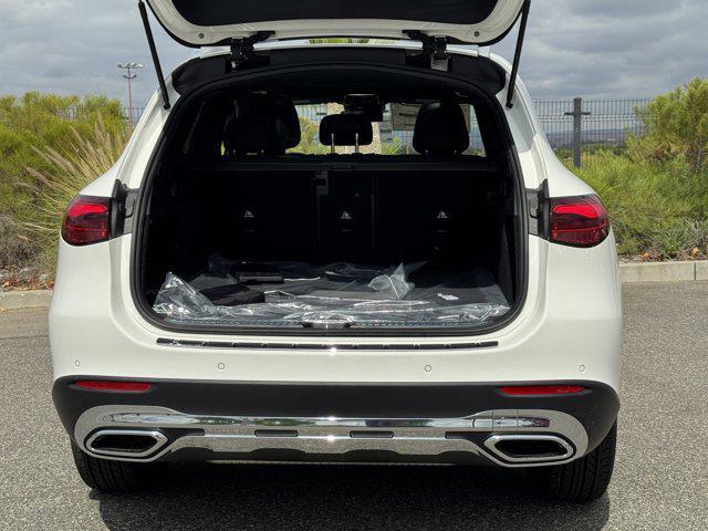new 2025 Mercedes-Benz GLC 300 car