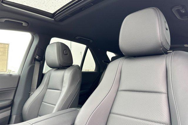 new 2025 Mercedes-Benz GLE 450 car, priced at $80,445