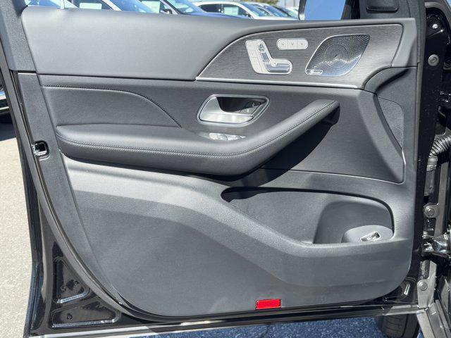 new 2025 Mercedes-Benz GLS 580 car, priced at $124,030