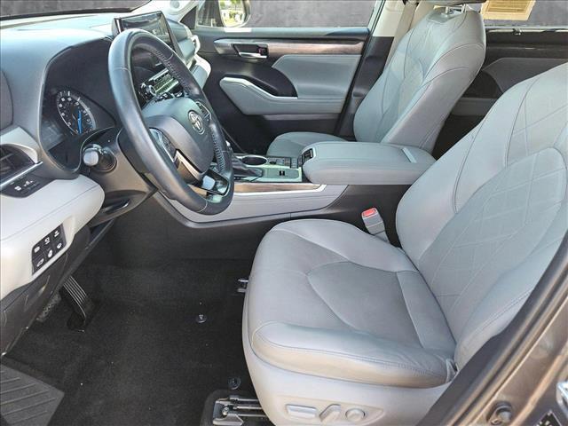 used 2021 Toyota Highlander Hybrid car, priced at $31,485