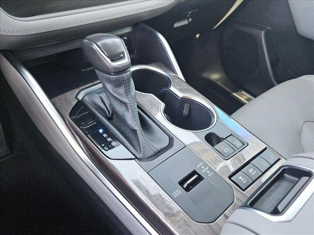 used 2021 Toyota Highlander Hybrid car, priced at $31,485