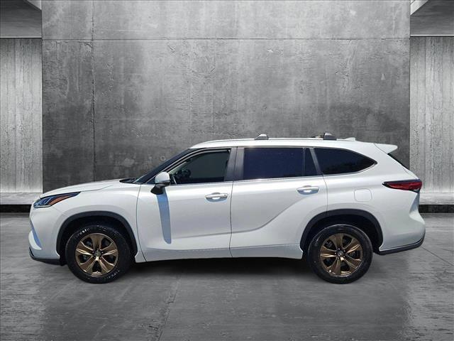 used 2023 Toyota Highlander Hybrid car, priced at $42,498