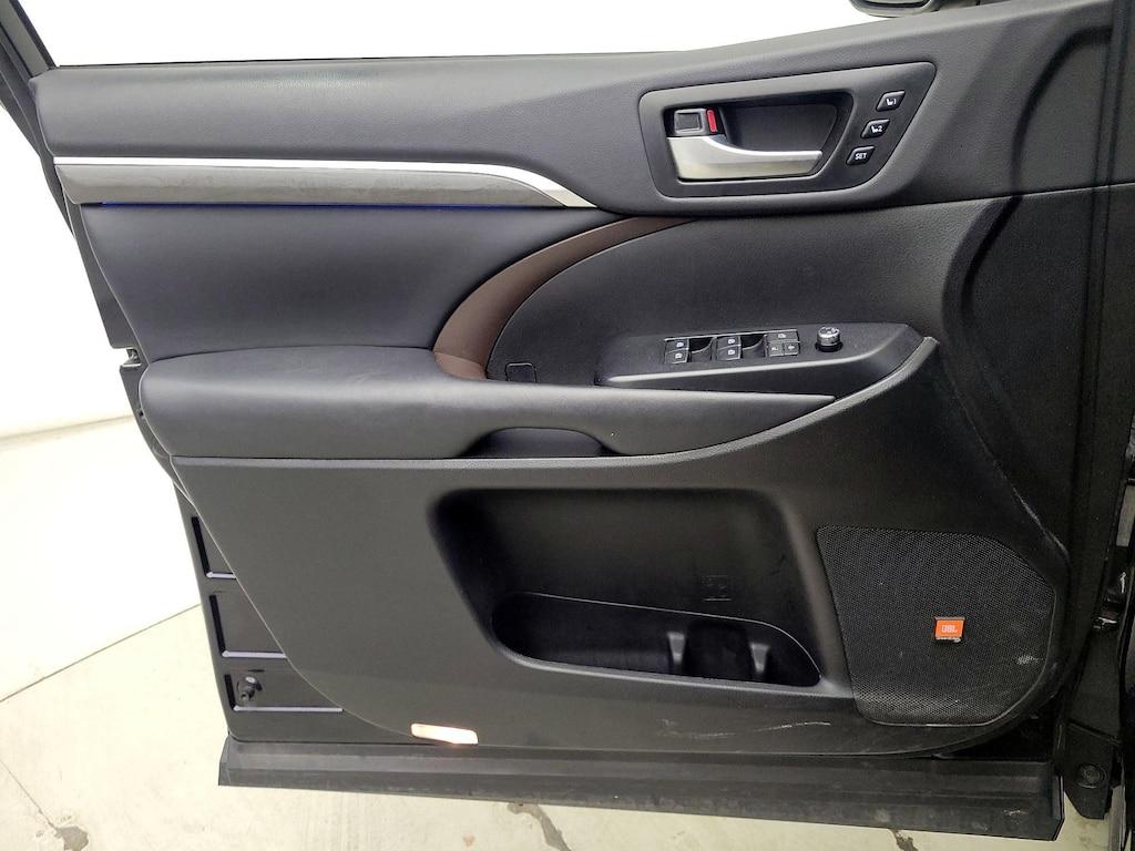 used 2019 Toyota Highlander Hybrid car, priced at $35,998