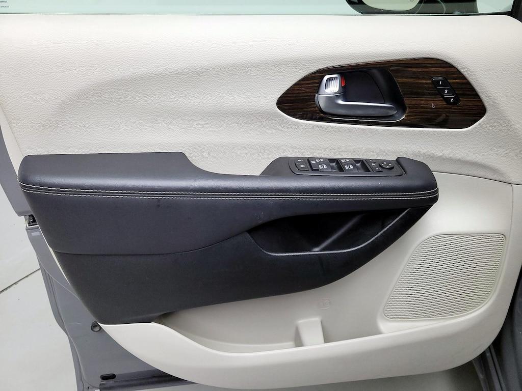 used 2023 Chrysler Pacifica car, priced at $34,998