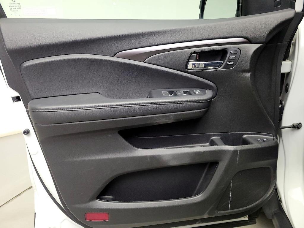 used 2022 Honda Pilot car, priced at $33,998