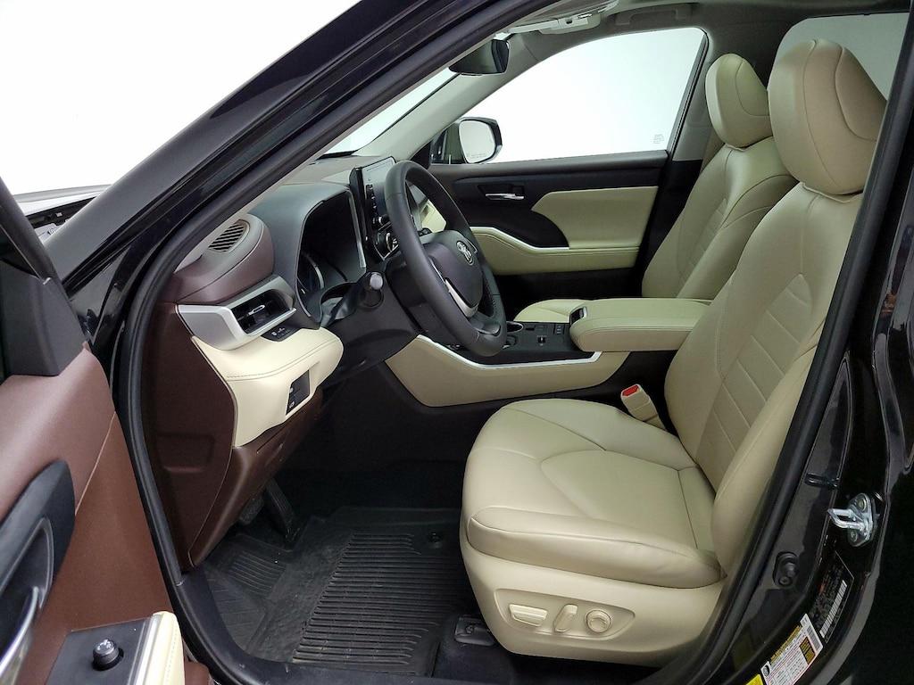used 2022 Toyota Highlander Hybrid car, priced at $39,998