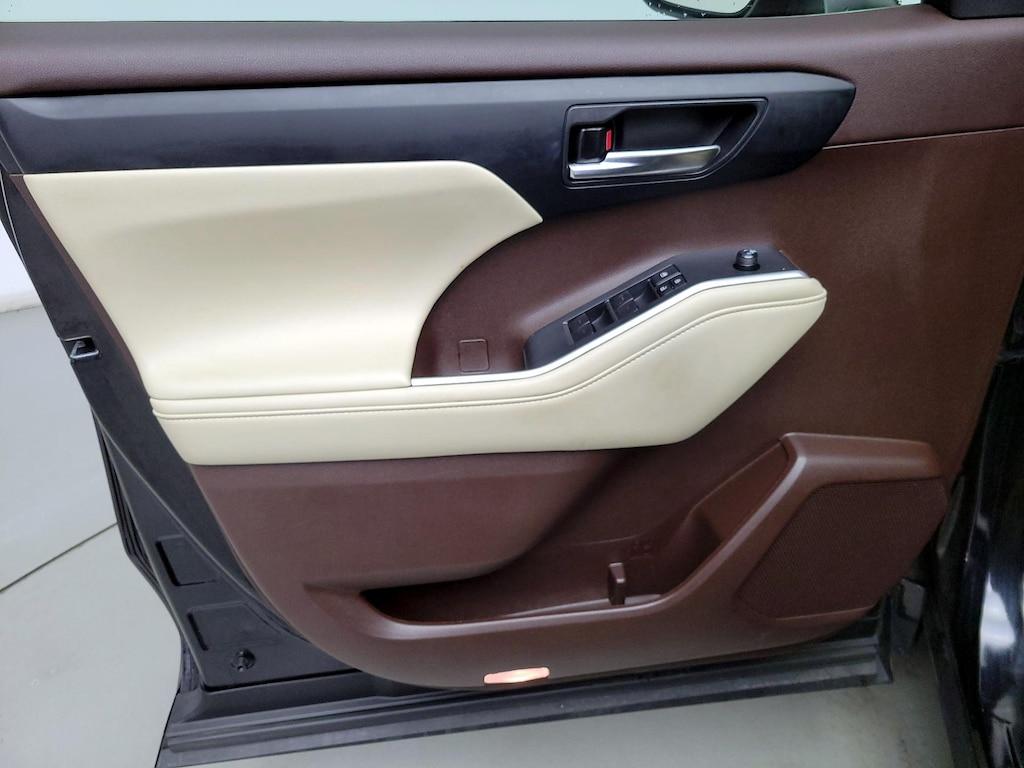 used 2022 Toyota Highlander Hybrid car, priced at $39,998