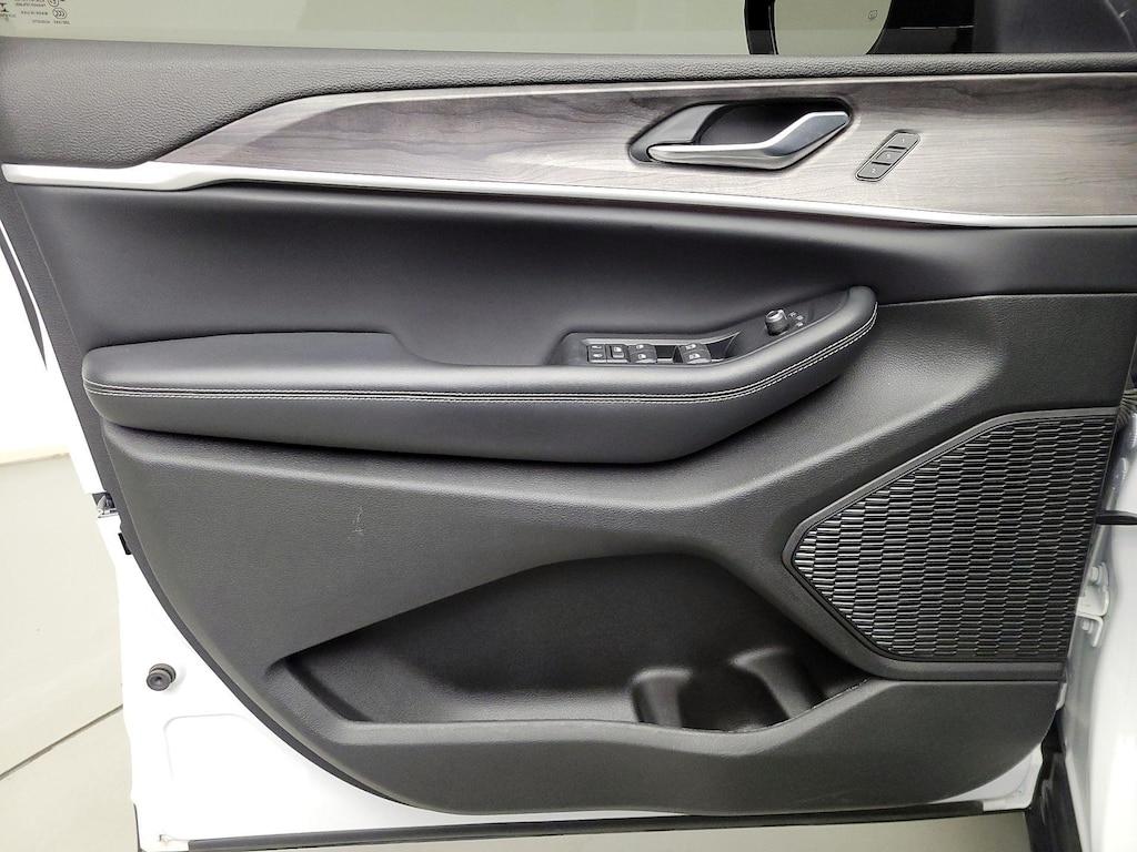 used 2023 Jeep Grand Cherokee car, priced at $33,998