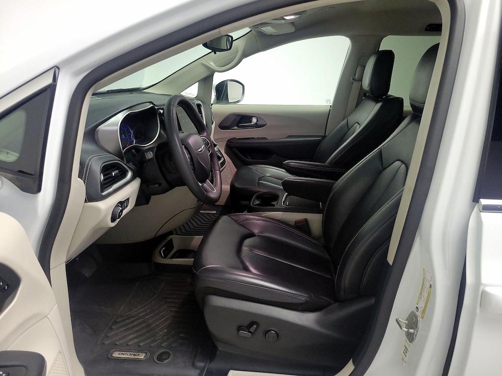 used 2023 Chrysler Pacifica Hybrid car, priced at $32,998