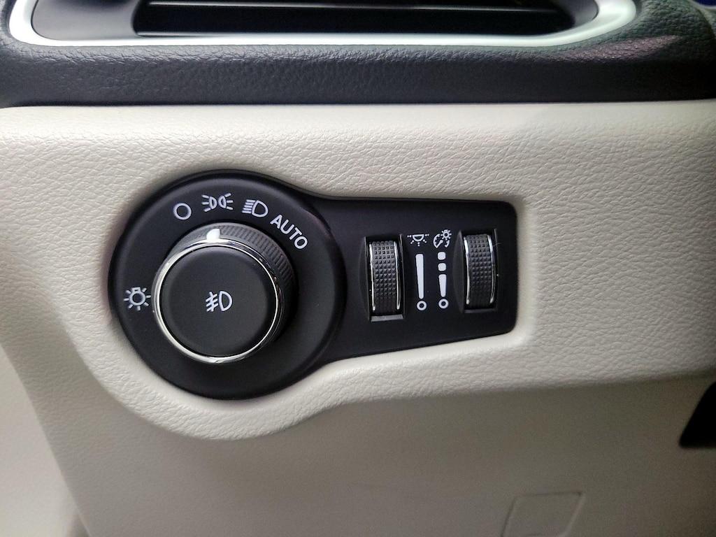 used 2023 Chrysler Pacifica Hybrid car, priced at $32,998