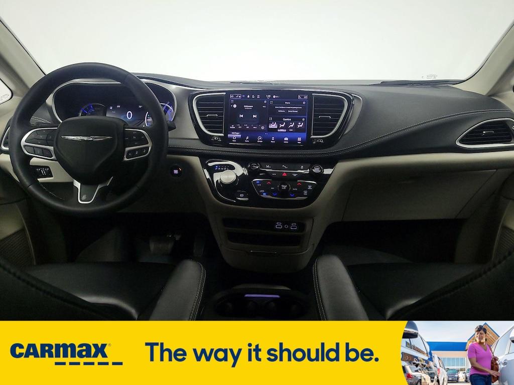 used 2023 Chrysler Pacifica Hybrid car, priced at $32,998