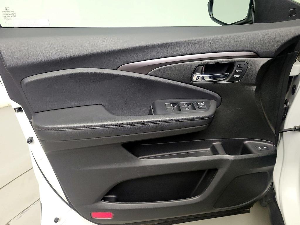 used 2022 Honda Pilot car, priced at $33,998