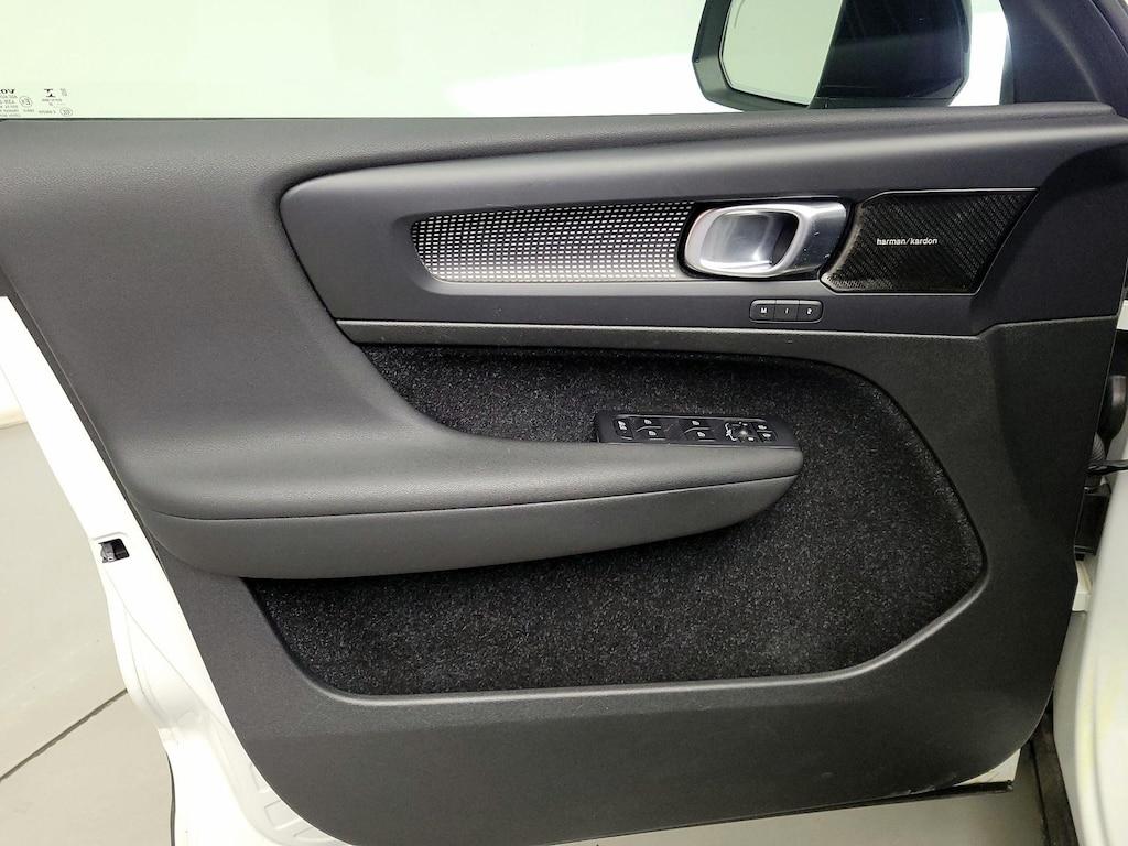 used 2020 Volvo XC40 car, priced at $26,998