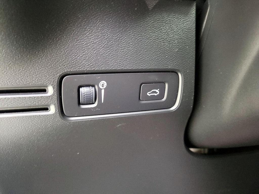 used 2020 Volvo XC40 car, priced at $26,998