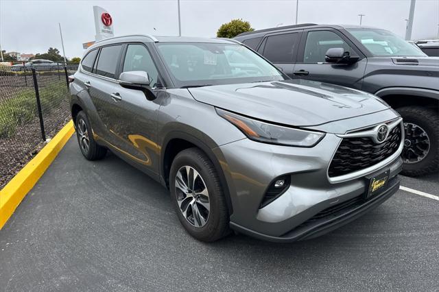 used 2025 Toyota Highlander car, priced at $45,988