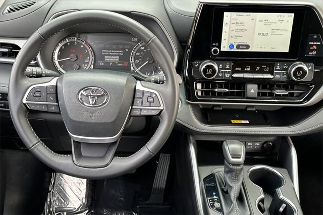 used 2025 Toyota Highlander car, priced at $45,988