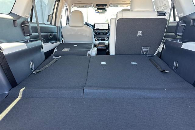 new 2025 Toyota Grand Highlander car