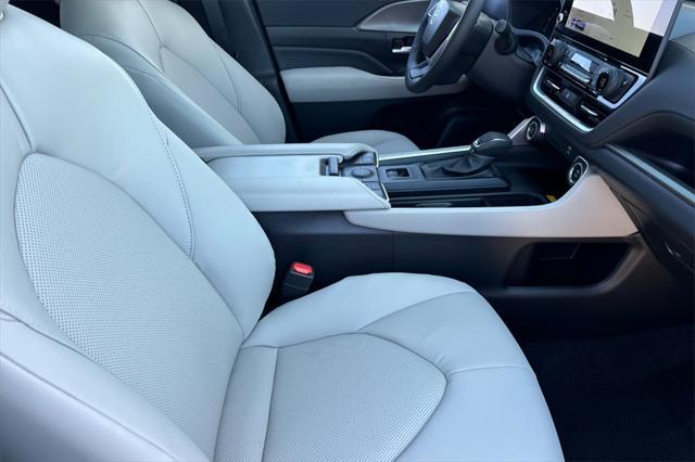 new 2025 Toyota Grand Highlander car