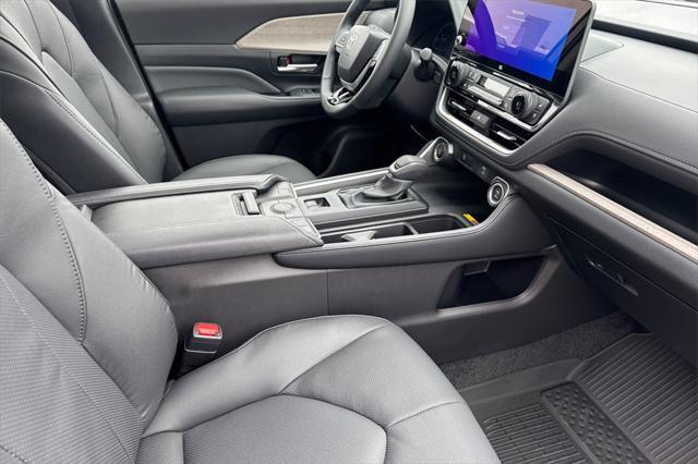 new 2025 Toyota Grand Highlander car