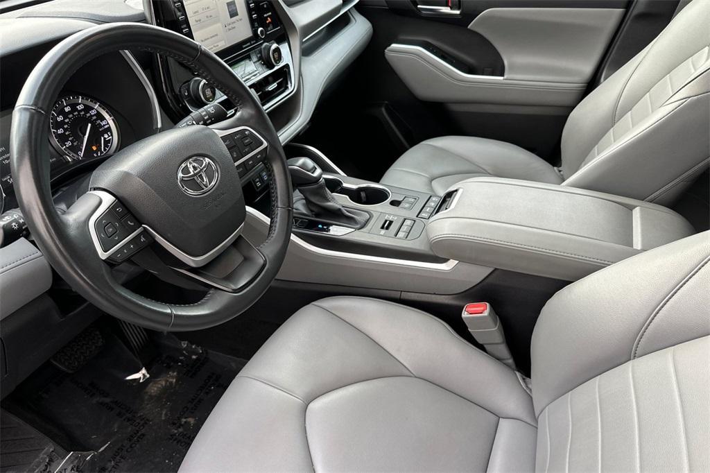 used 2022 Toyota Highlander car, priced at $35,988