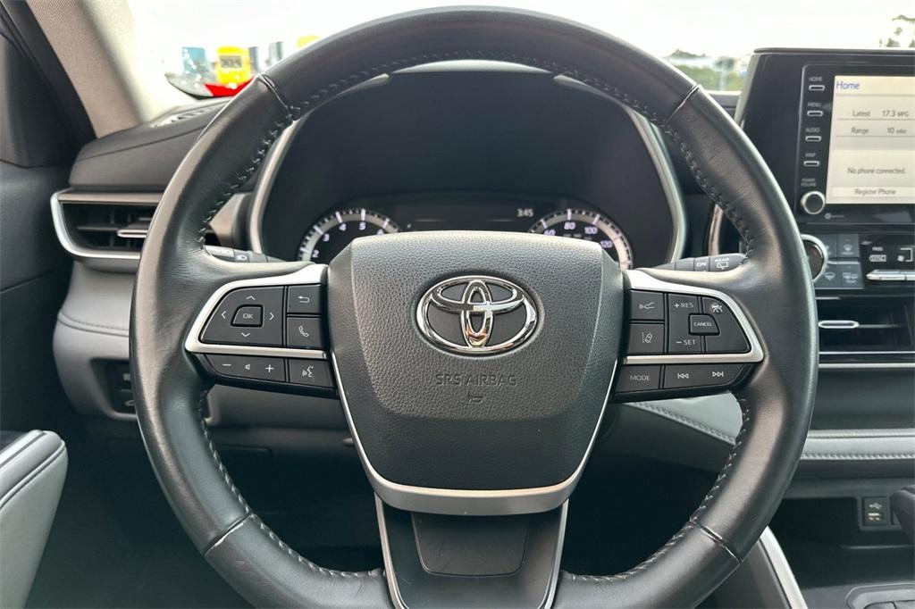 used 2022 Toyota Highlander car, priced at $35,988