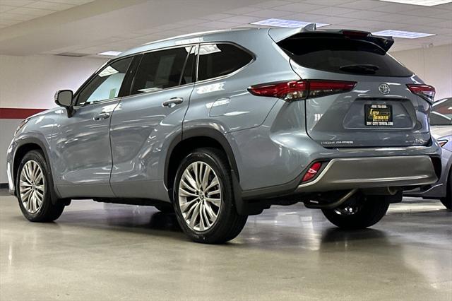 used 2022 Toyota Highlander car, priced at $42,988