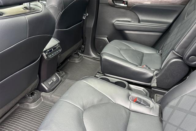 used 2022 Toyota Highlander car, priced at $42,988