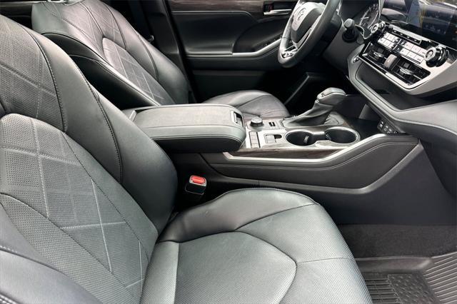 used 2022 Toyota Highlander car, priced at $42,988