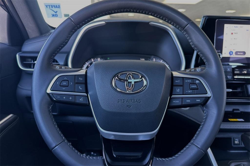 used 2024 Toyota Highlander car, priced at $47,988