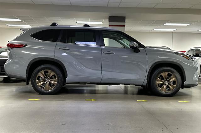 used 2023 Toyota Highlander Hybrid car, priced at $42,988