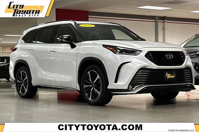 used 2022 Toyota Highlander car, priced at $39,988