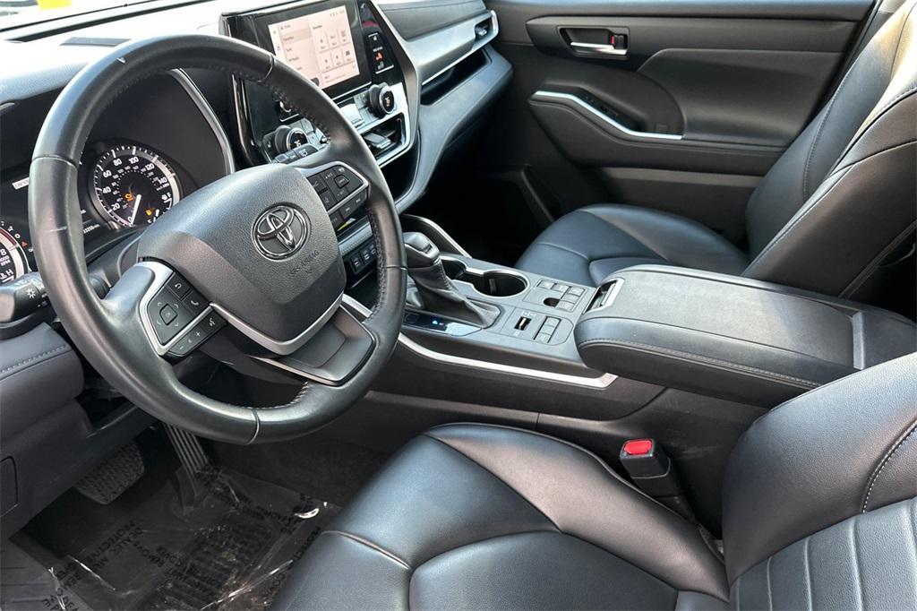 used 2023 Toyota Highlander car, priced at $38,988