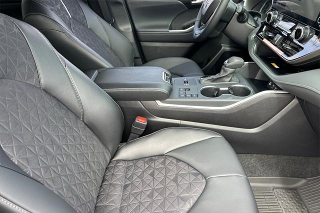 new 2025 Toyota Highlander Hybrid car