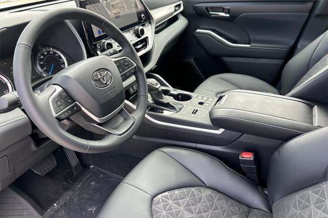 new 2025 Toyota Highlander Hybrid car