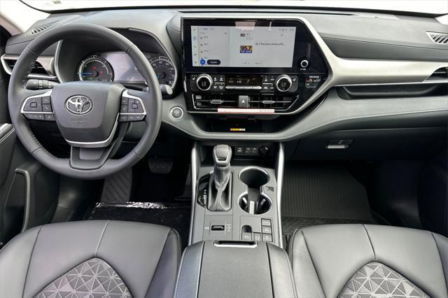new 2025 Toyota Highlander Hybrid car