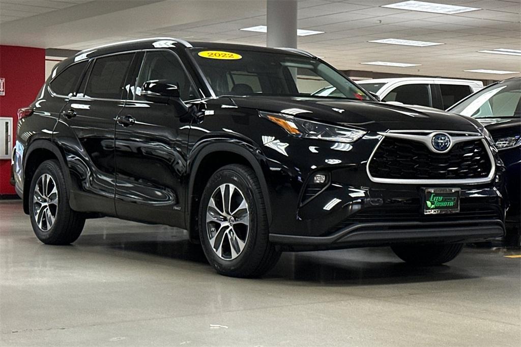 used 2022 Toyota Highlander Hybrid car, priced at $43,988