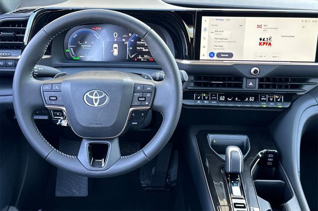 new 2025 Toyota Crown Signia car