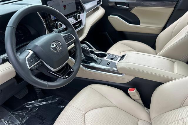 used 2024 Toyota Highlander Hybrid car, priced at $54,988