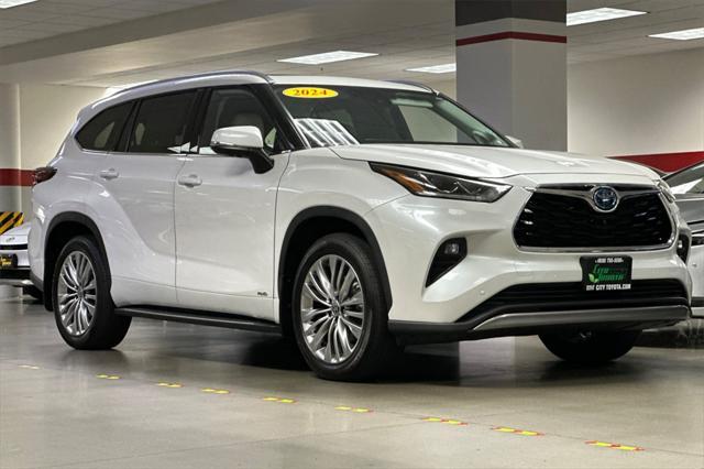used 2024 Toyota Highlander Hybrid car, priced at $54,988