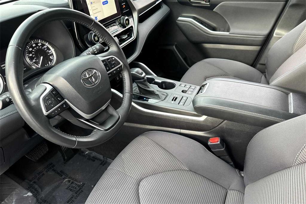 used 2024 Toyota Highlander car, priced at $42,988