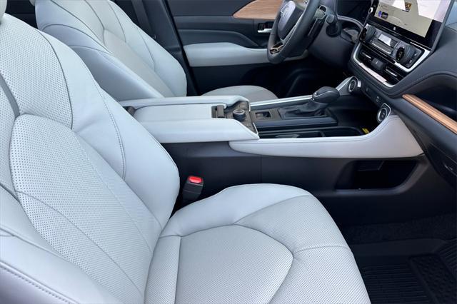 new 2025 Toyota Grand Highlander car