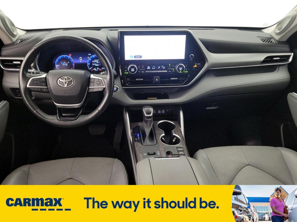 used 2023 Toyota Highlander car, priced at $40,998