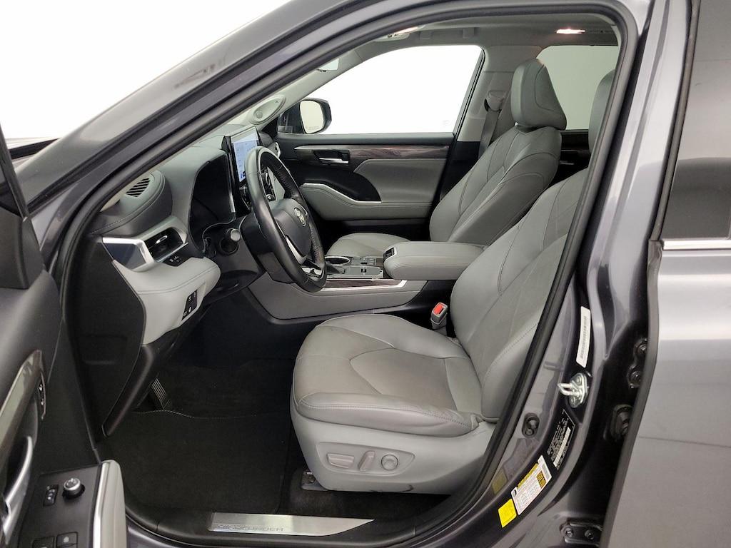 used 2023 Toyota Highlander car, priced at $40,998