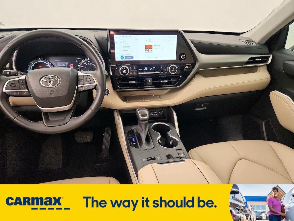 used 2023 Toyota Highlander Hybrid car, priced at $46,998