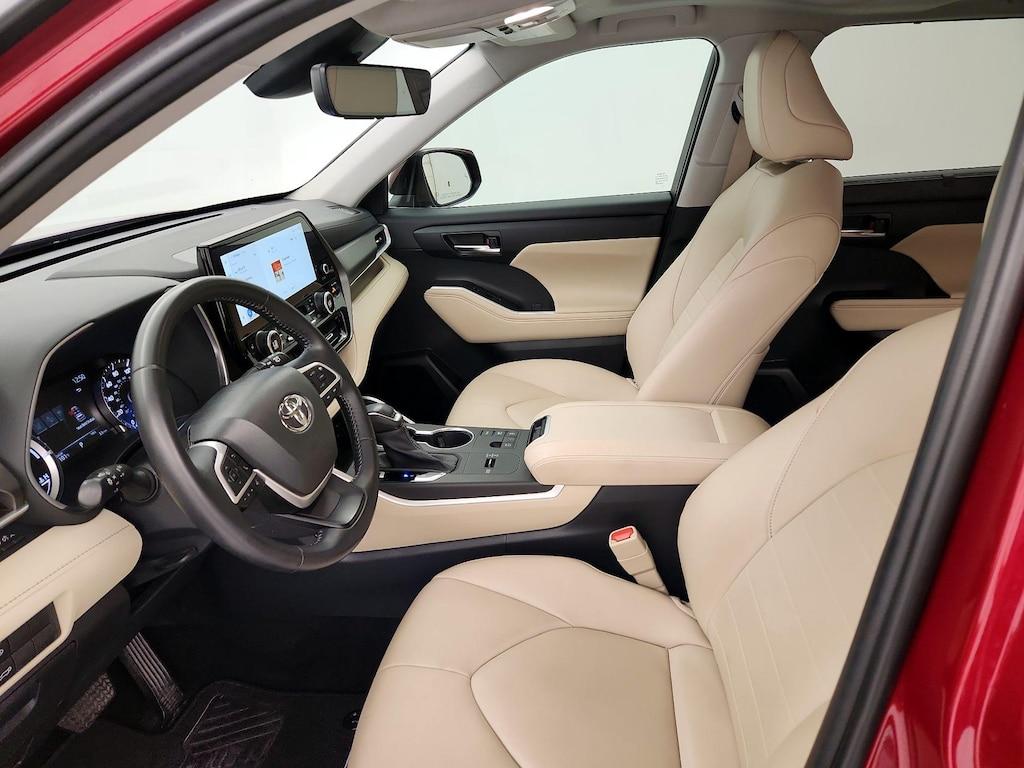 used 2023 Toyota Highlander Hybrid car, priced at $46,998