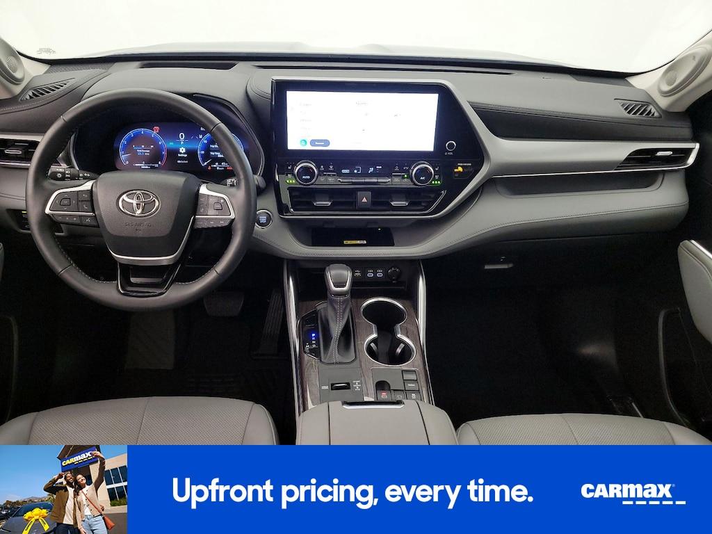 used 2023 Toyota Highlander car, priced at $42,998