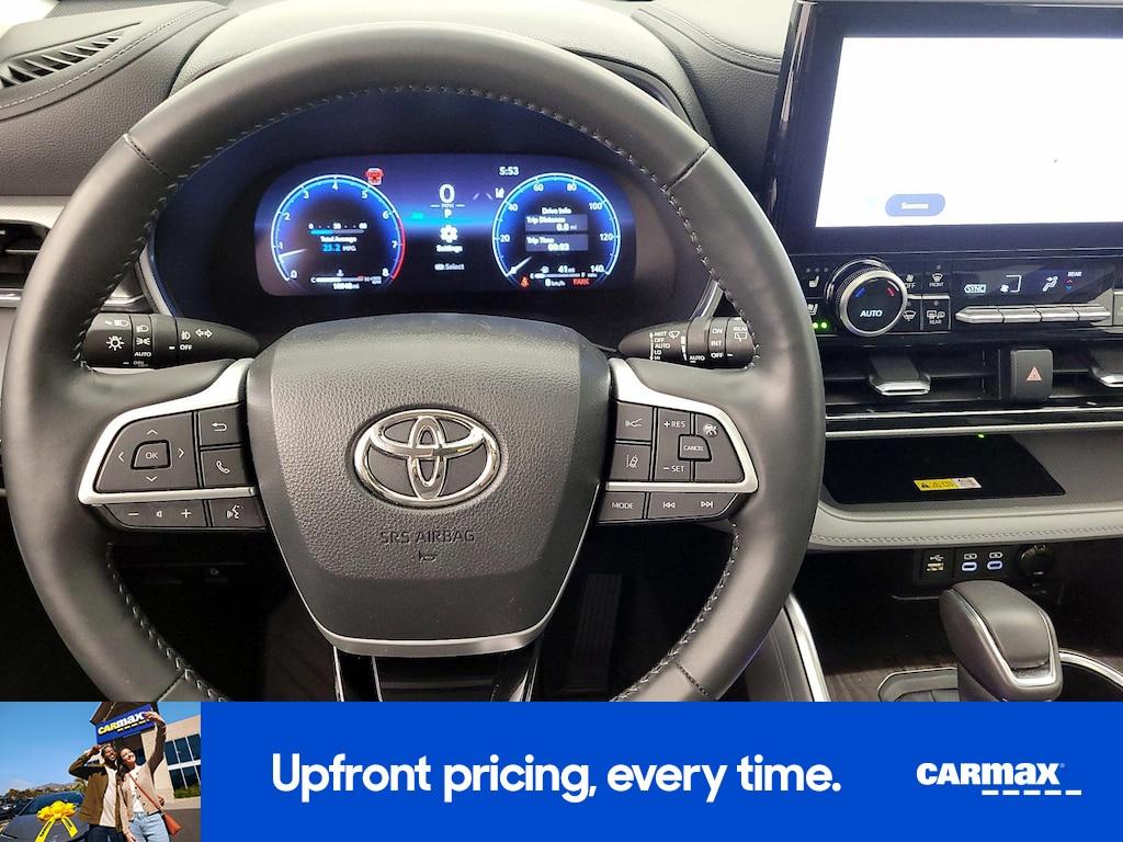 used 2023 Toyota Highlander car, priced at $42,998
